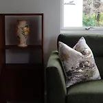 Гостевой дом Hidden Acres- With Double & Single Bed,