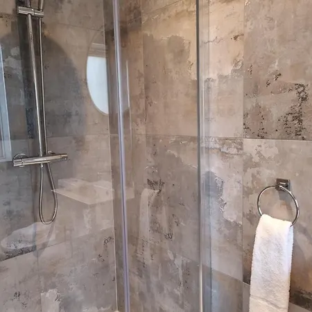 Πανσιόν Hidden Acres- With Double & Single Bed,