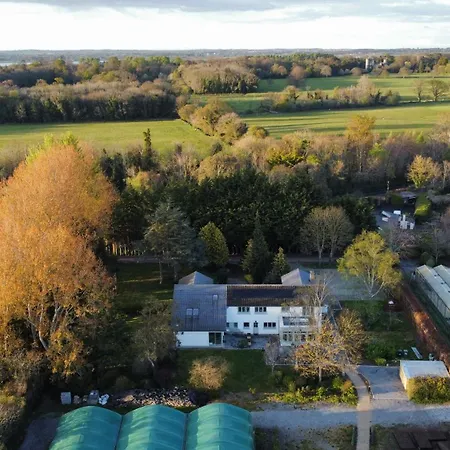 Гостевой дом Hidden Acres- With Double & Single Bed, 3*