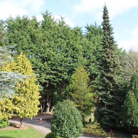 Konukevi Hidden Acres- With Double & Single Bed, Malahide