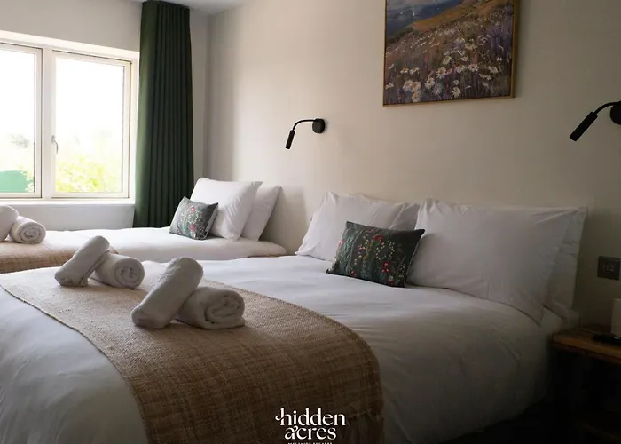 Hidden Acres- With Double & Single Bed, Малахайд