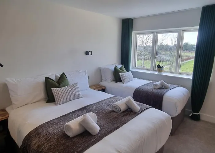 Hidden Acres- With Double & Single Bed, Gæstehus Malahide