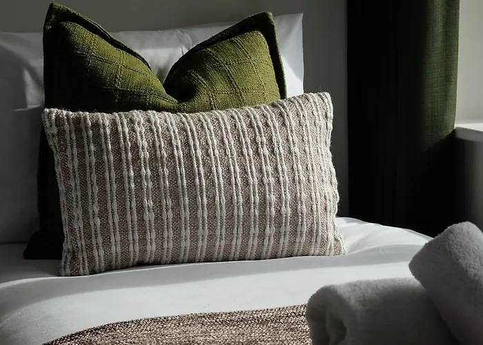 Hidden Acres- With Double & Single Bed,